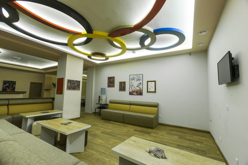 Holiday Hotel & Hostel Yerevan Exterior photo