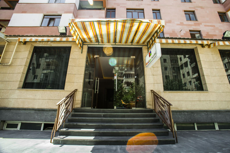 Holiday Hotel & Hostel Yerevan Exterior photo