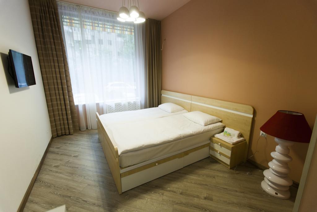Holiday Hotel & Hostel Yerevan Exterior photo