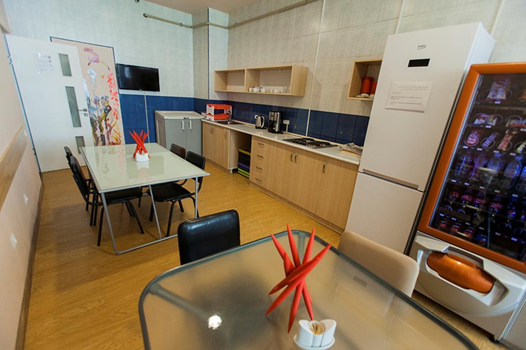 Holiday Hotel & Hostel Yerevan Exterior photo