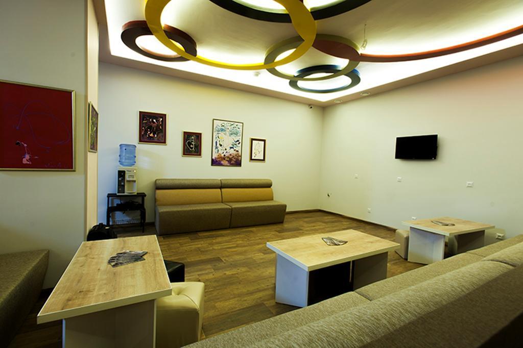 Holiday Hotel & Hostel Yerevan Exterior photo