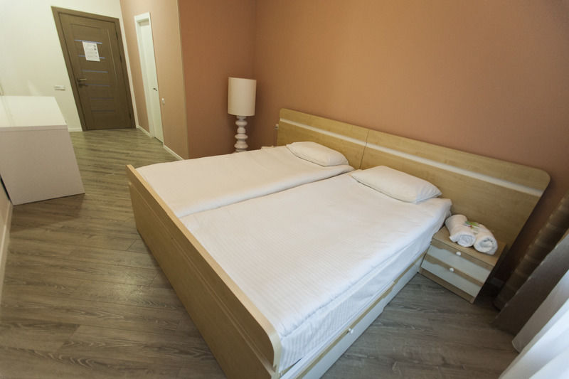 Holiday Hotel & Hostel Yerevan Exterior photo
