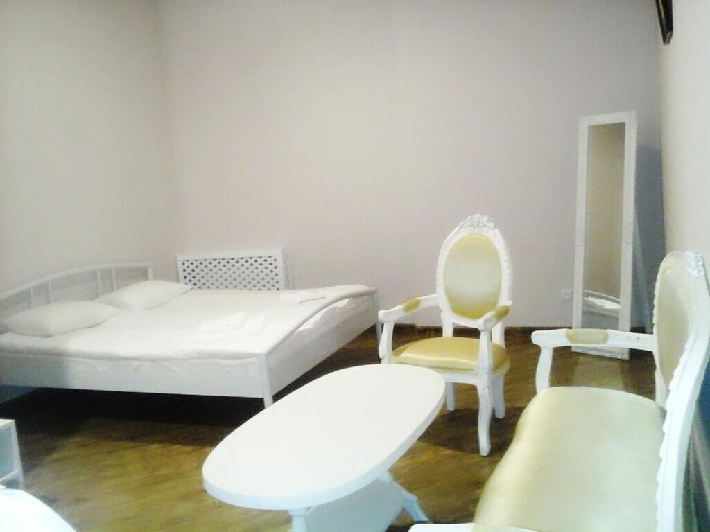 Holiday Hotel & Hostel Yerevan Exterior photo