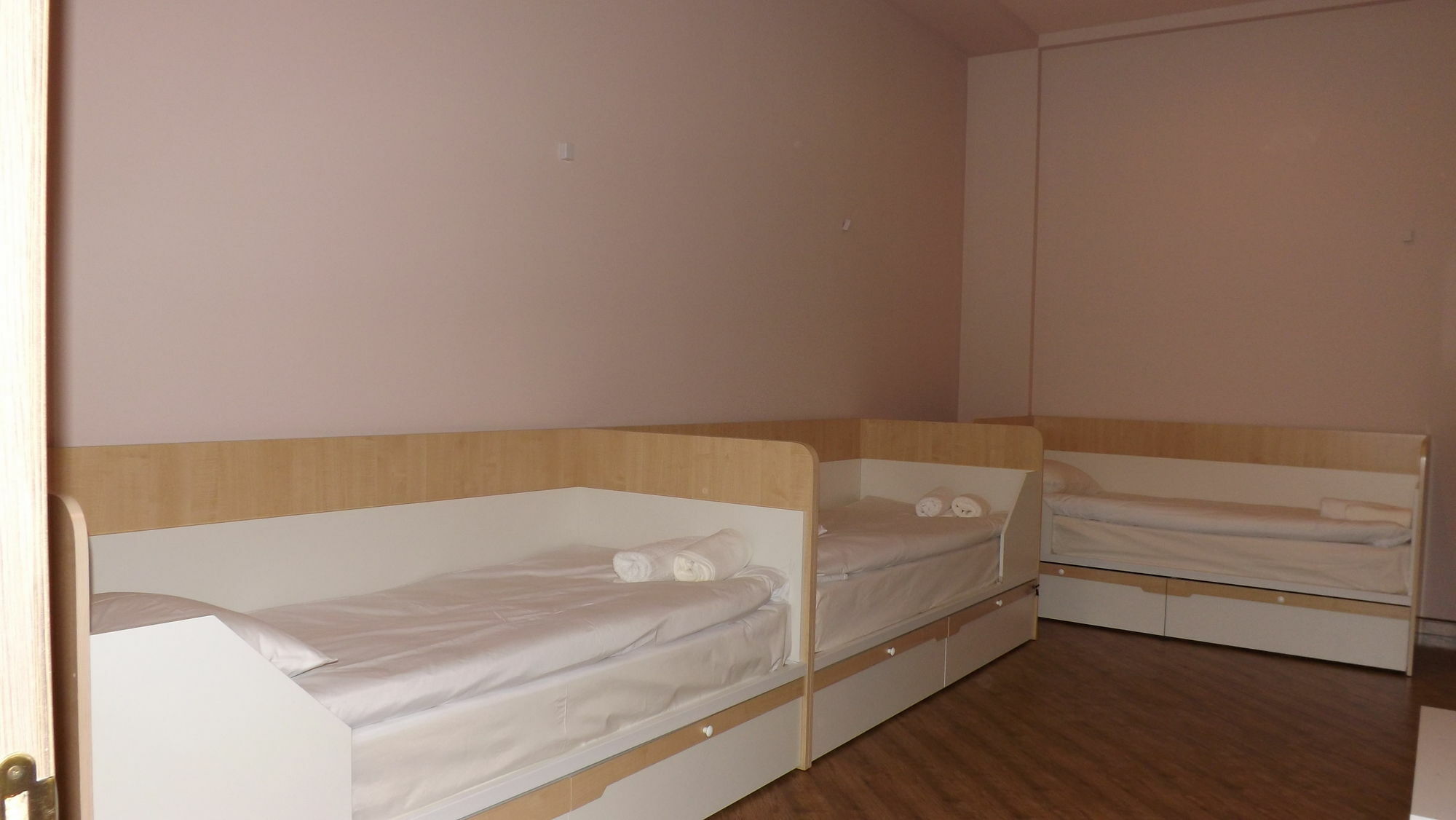 Holiday Hotel & Hostel Yerevan Exterior photo