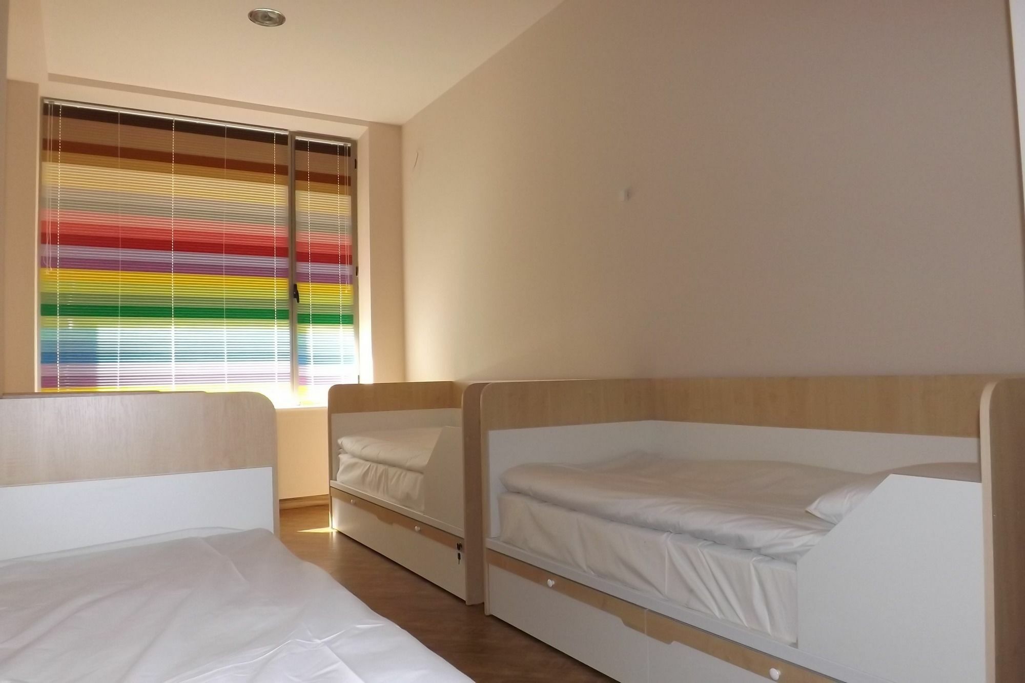 Holiday Hotel & Hostel Yerevan Exterior photo