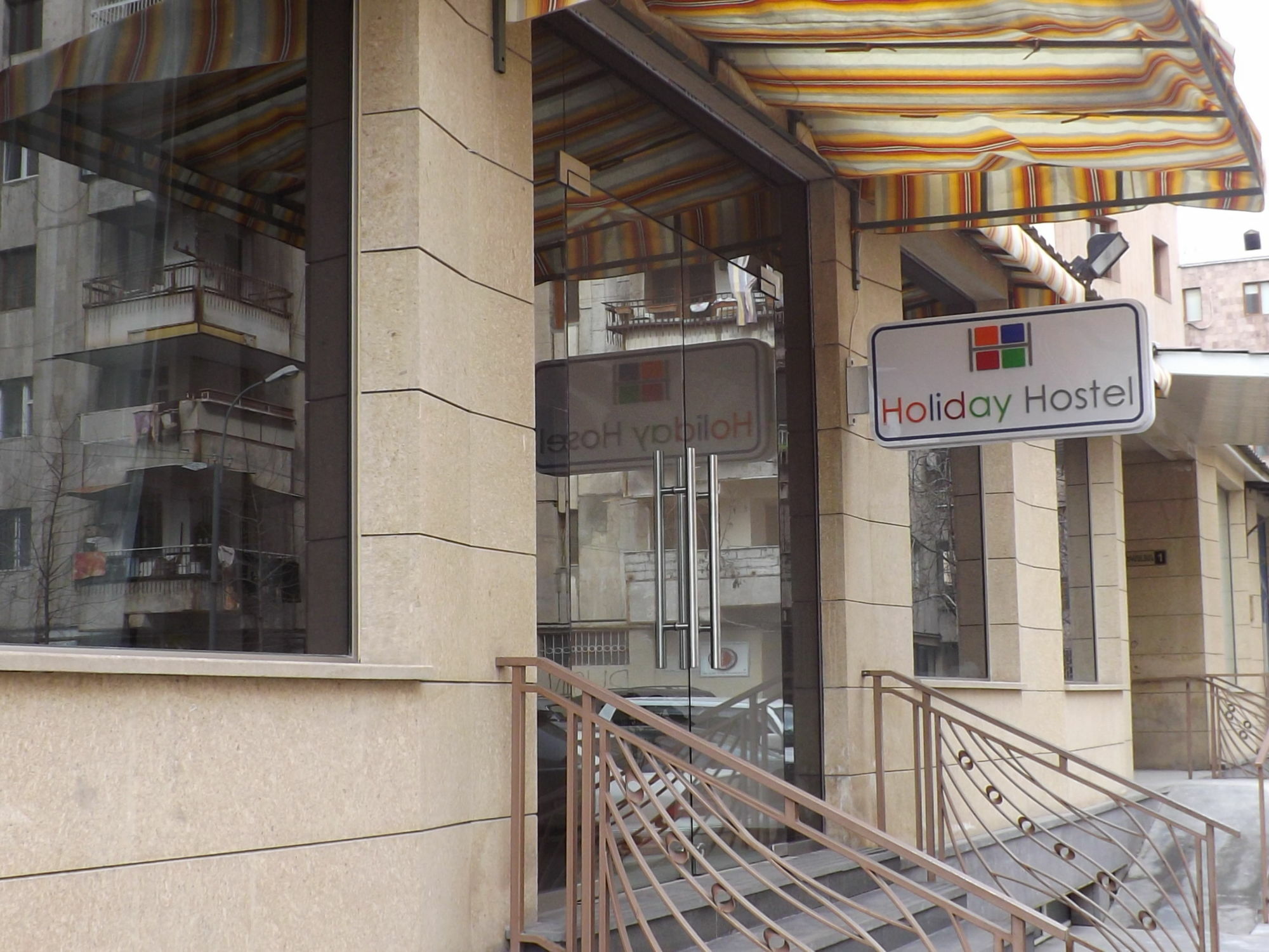 Holiday Hotel & Hostel Yerevan Exterior photo