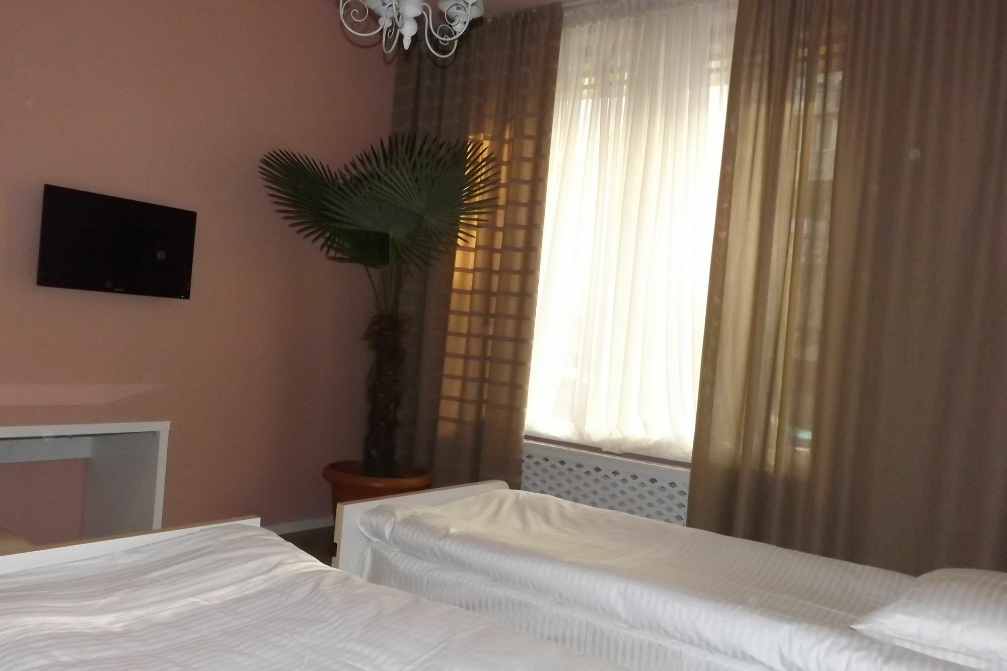Holiday Hotel & Hostel Yerevan Exterior photo