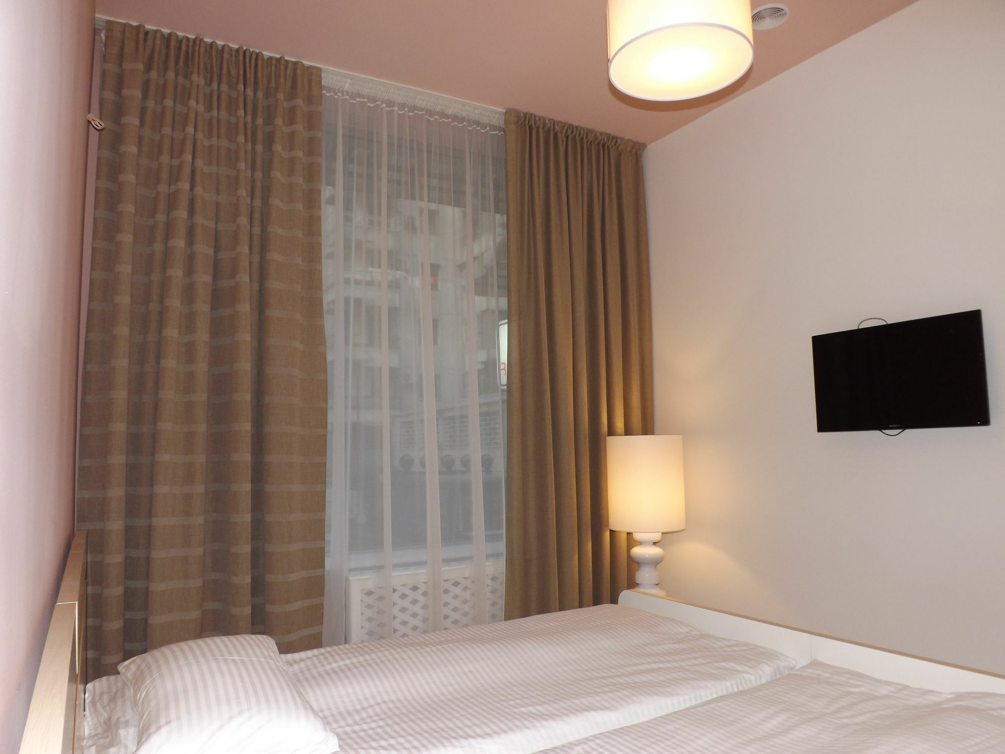 Holiday Hotel & Hostel Yerevan Exterior photo