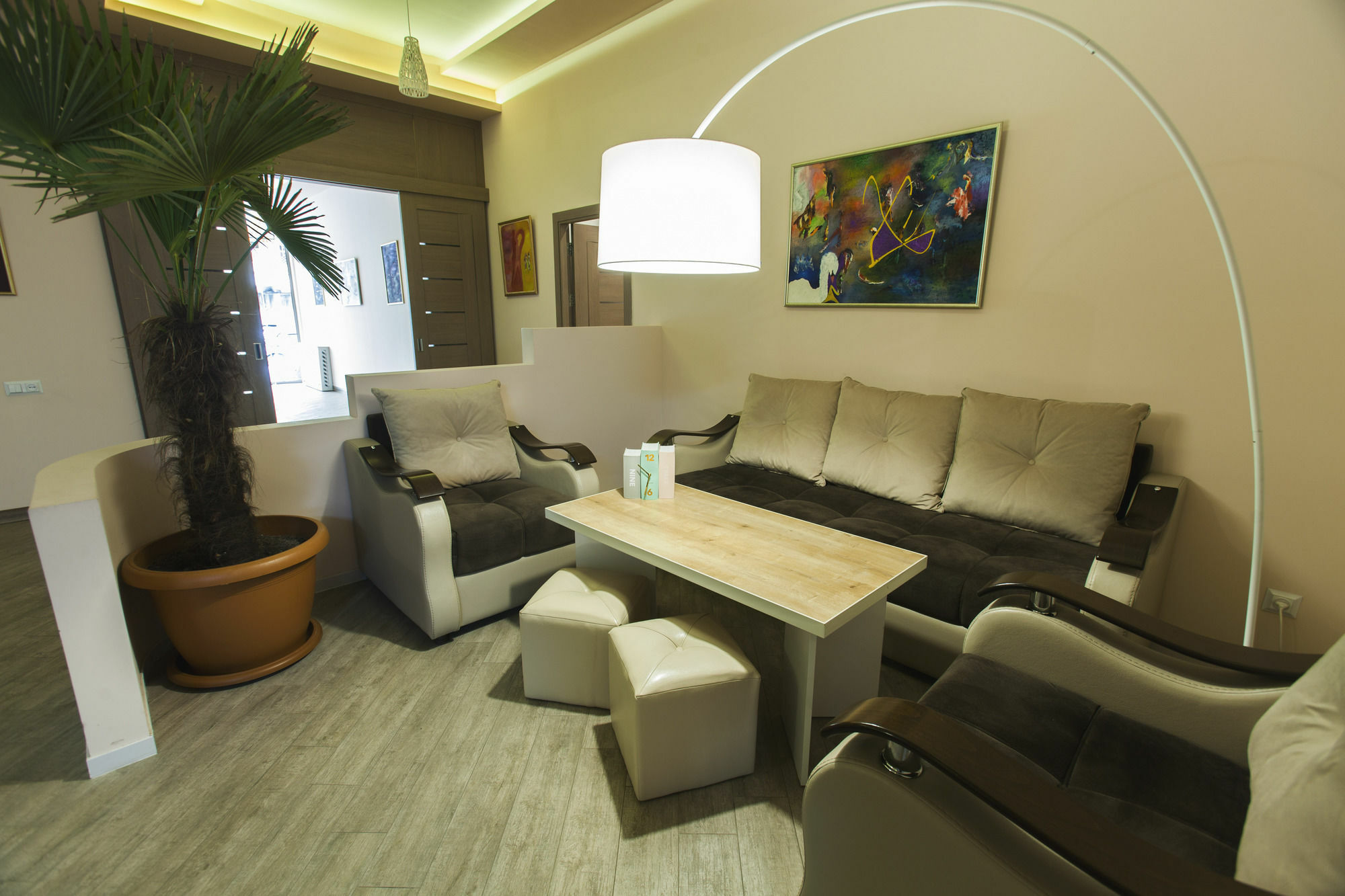 Holiday Hotel & Hostel Yerevan Exterior photo